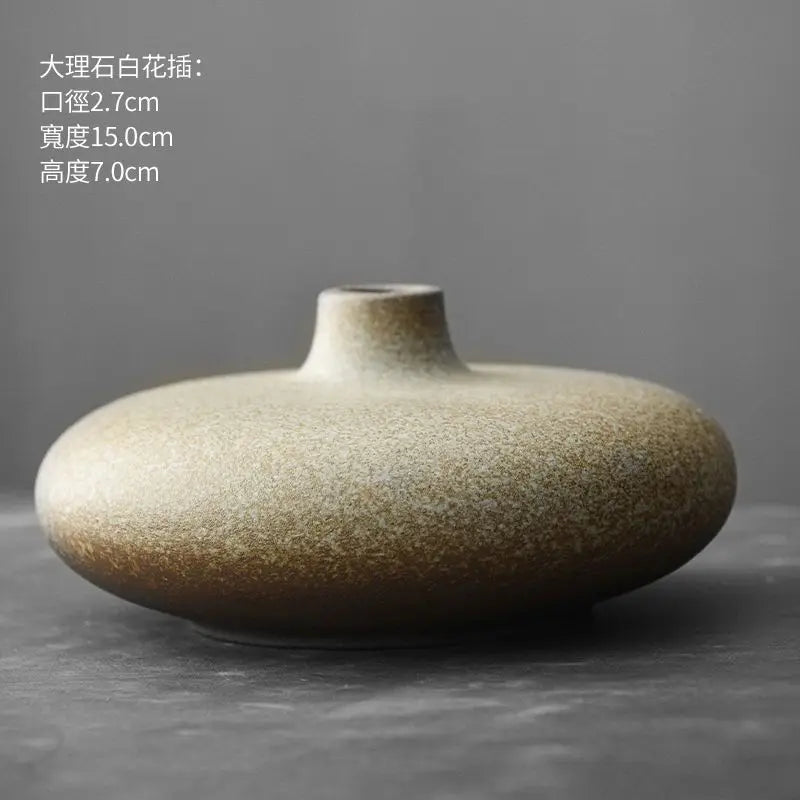 low disc ceramic vase, sand, reference photo